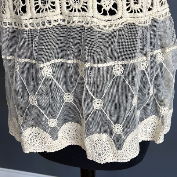 Lovely ecru lace/mesh 100% cotton tank. Small. - Picture 4 of 6